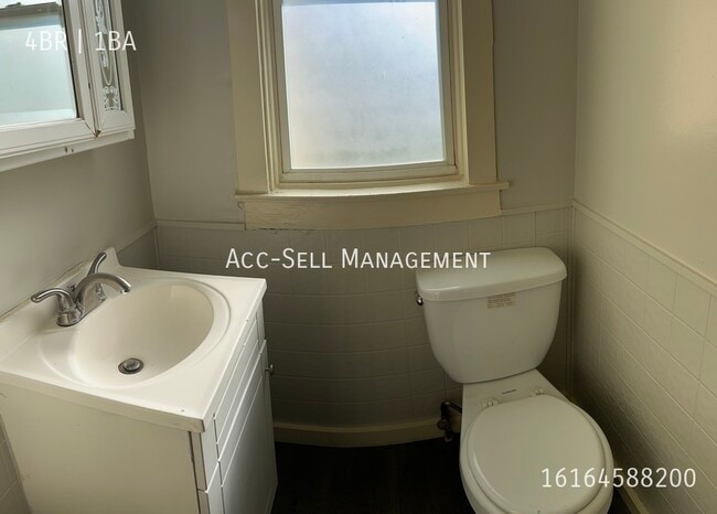 Building Photo - 618 Adams St SE