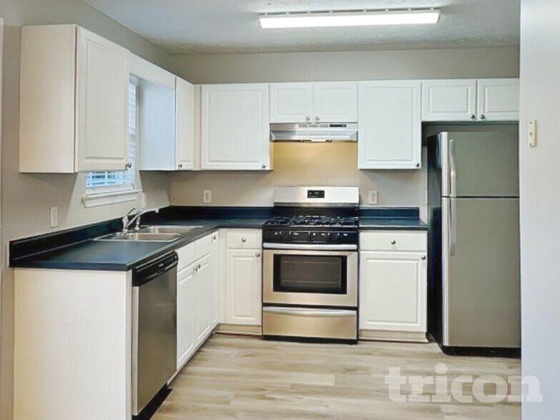 Building Photo - 6030 Savannah Dr