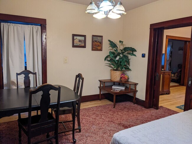 Building Photo - 612 Henrietta St