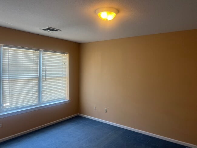 Building Photo - 53 Tunxis St