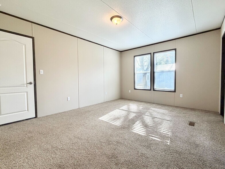 Building Photo - 117 Betty St