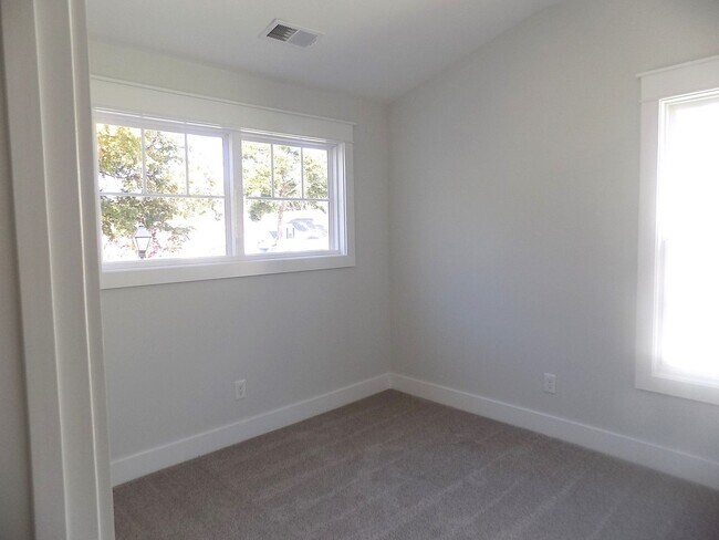 Building Photo - 16 Circlewood Dr