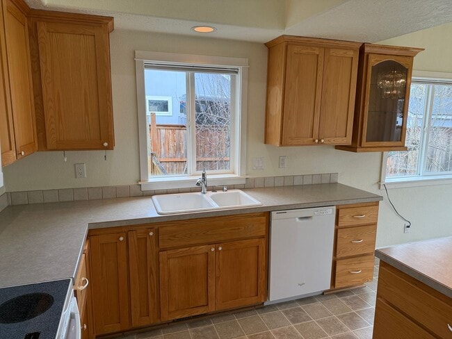 Building Photo - Beautiful 3 bedroom 2 bath house in Cottage Grove!