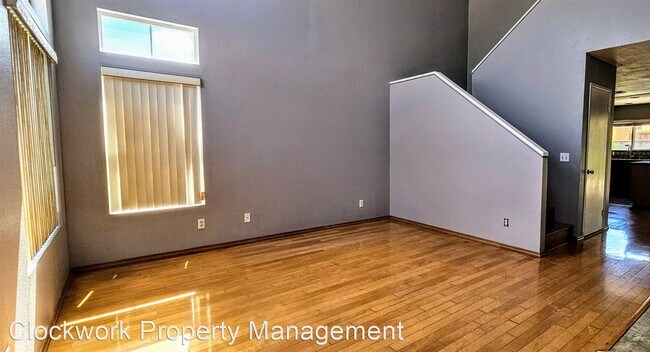 Building Photo - 3 br, 2 bath House - 305 Oakview Dr