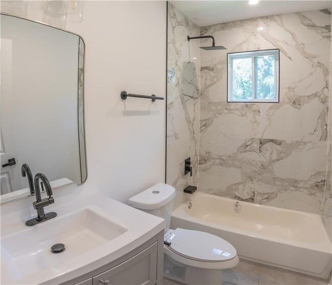 Building Photo - 3822 Bakers Ferry Rd SW