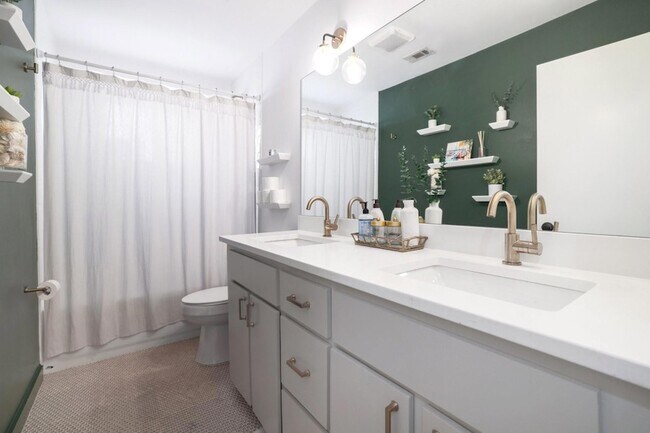 Building Photo - 2205 Trede Dr