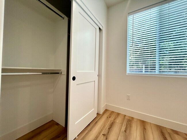 Building Photo - Beautiful 2bd/1ba 900 sq. ft. ADU in Roseville! Own private driveway! SOLAR!