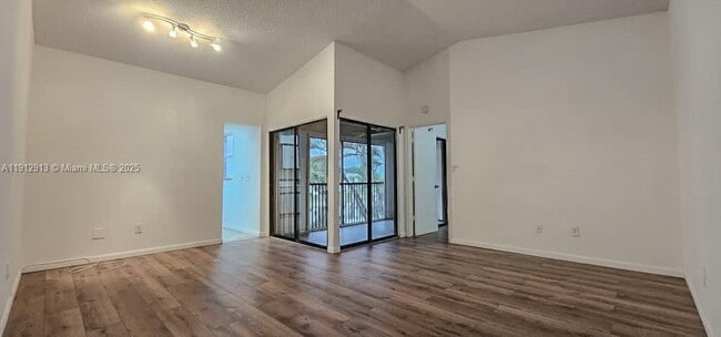 Building Photo - 1080 N Franklin Ave