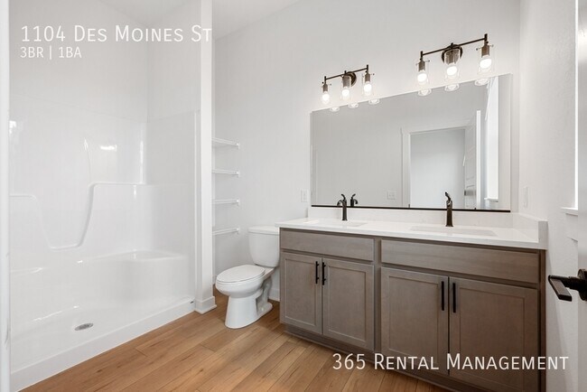 Building Photo - 1104 SW Des Moines St
