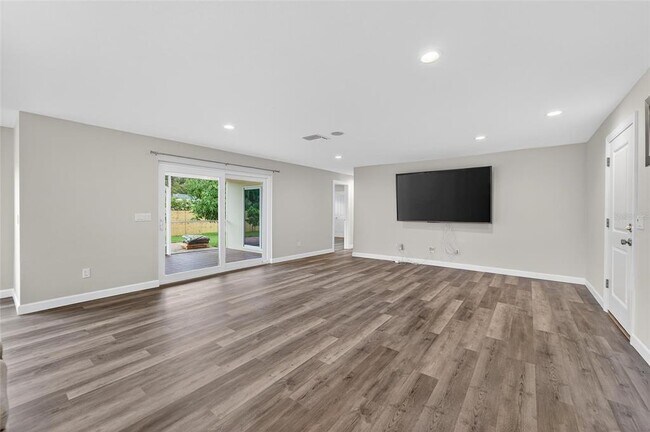 Building Photo - 1472 Byram Dr