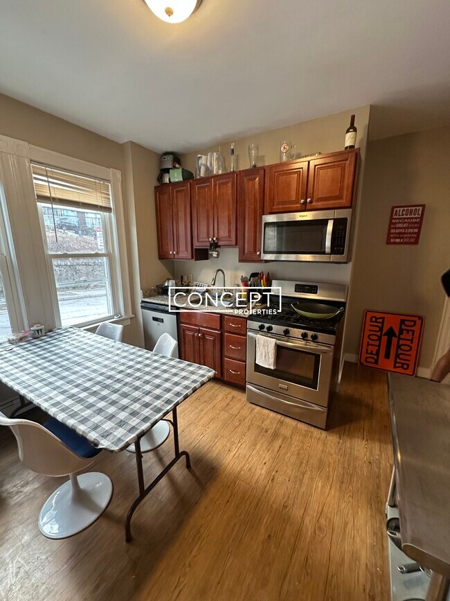 Building Photo - 6A Sunset St. Unit 1