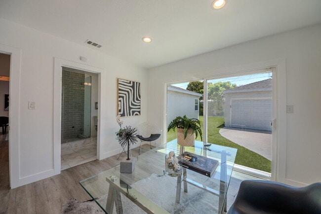 Building Photo - 3914 Somerset Dr