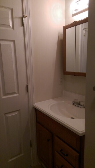 Building Photo - 2123 E Marshall St