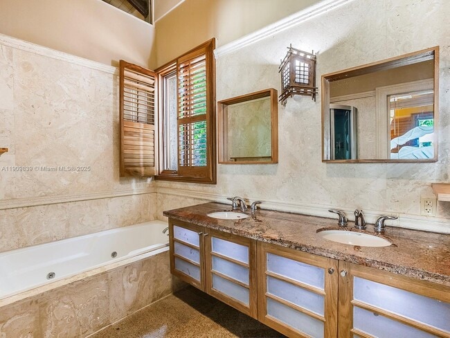 Building Photo - 3504 Banyan Cir