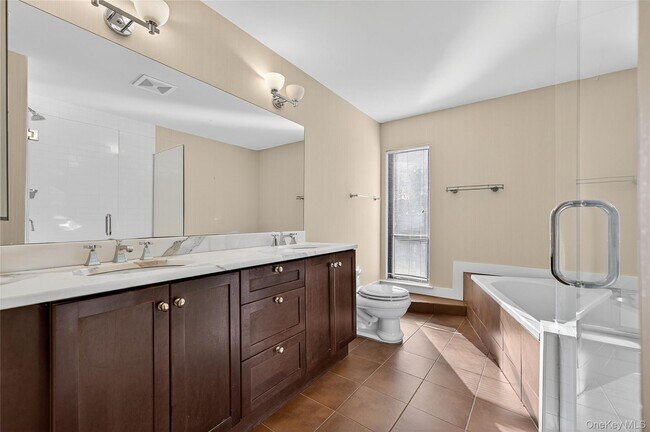 Building Photo - 7 Meadowood Dr