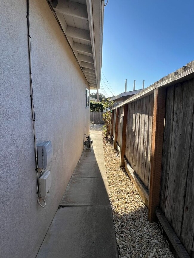 Building Photo - 1392 Bolton Dr