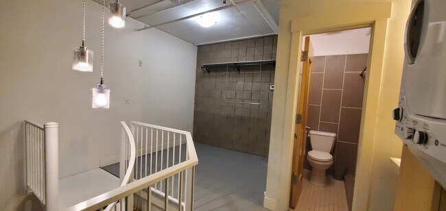 Building Photo - 360 W Broadway