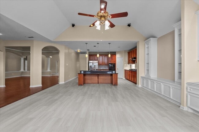 Building Photo - 2758 Laguna Pointe Dr