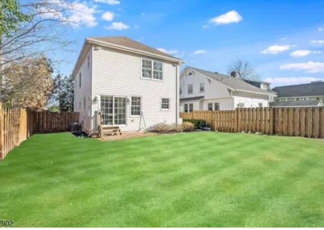 Building Photo - 530 Hort St