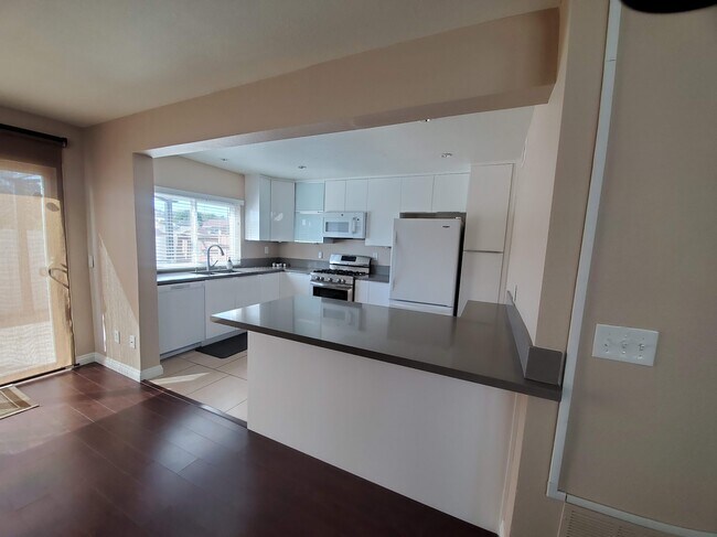 Building Photo - 2344 Hampstead Way