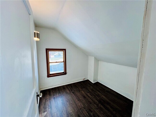 Building Photo - 140 E Oneida St