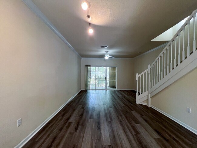 Building Photo - 2/2.5 Town Home in Magnolia Place Available NOW! *Approved Application*