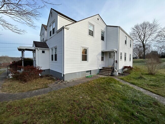 Building Photo - 34 Rose Hill Rd