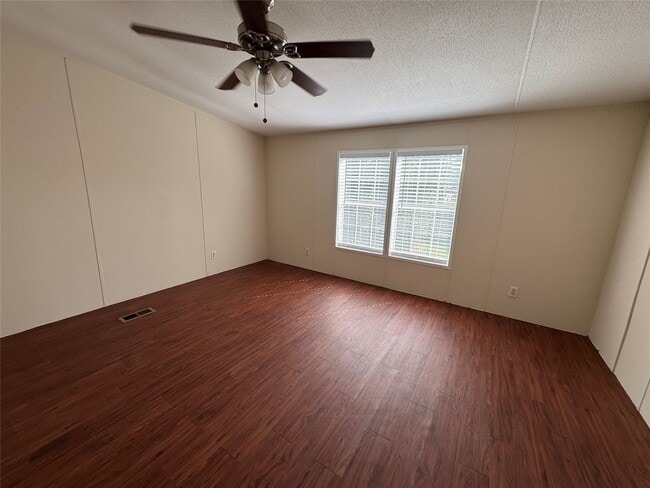 Building Photo - 146 Carmen Blvd