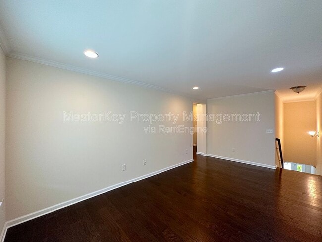 Building Photo - 761 McRae Rd