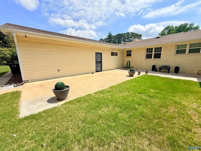 Building Photo - 1711 Lydia Dr NW