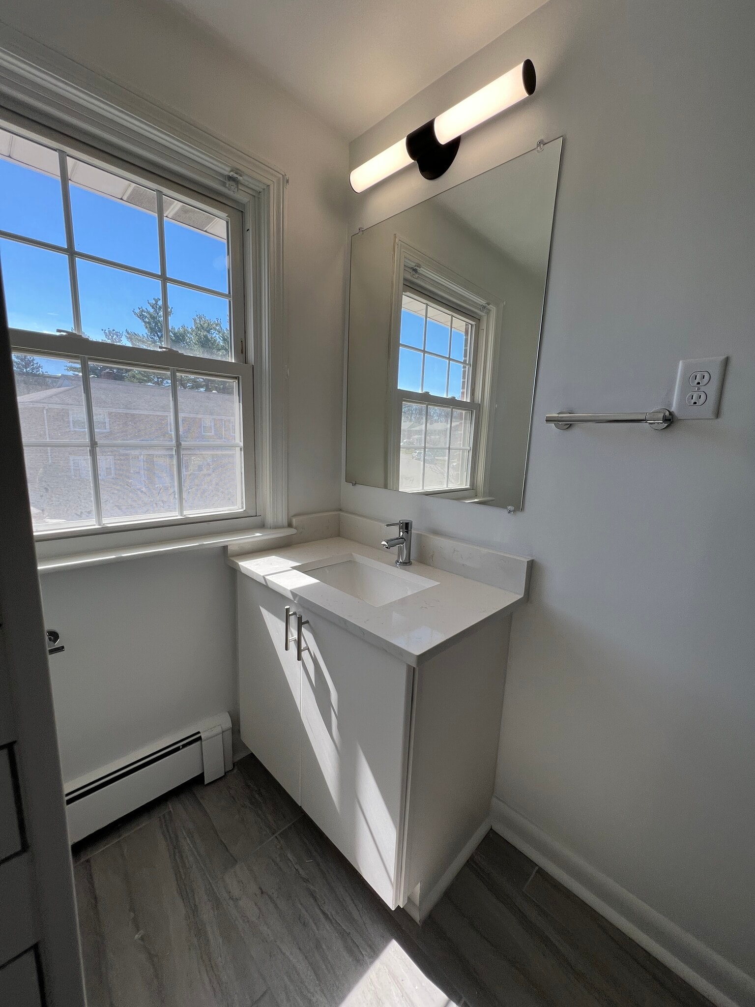 Building Photo - 42 Pond St