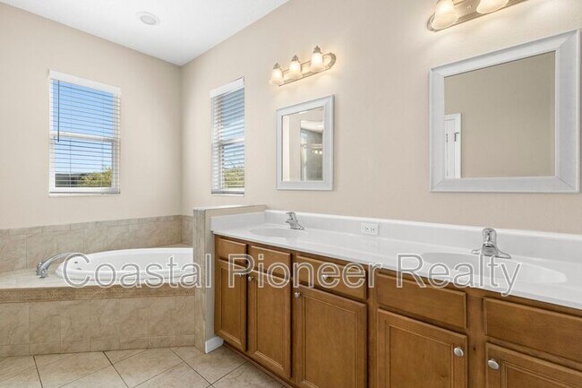 Building Photo - 94 S Highland Ave