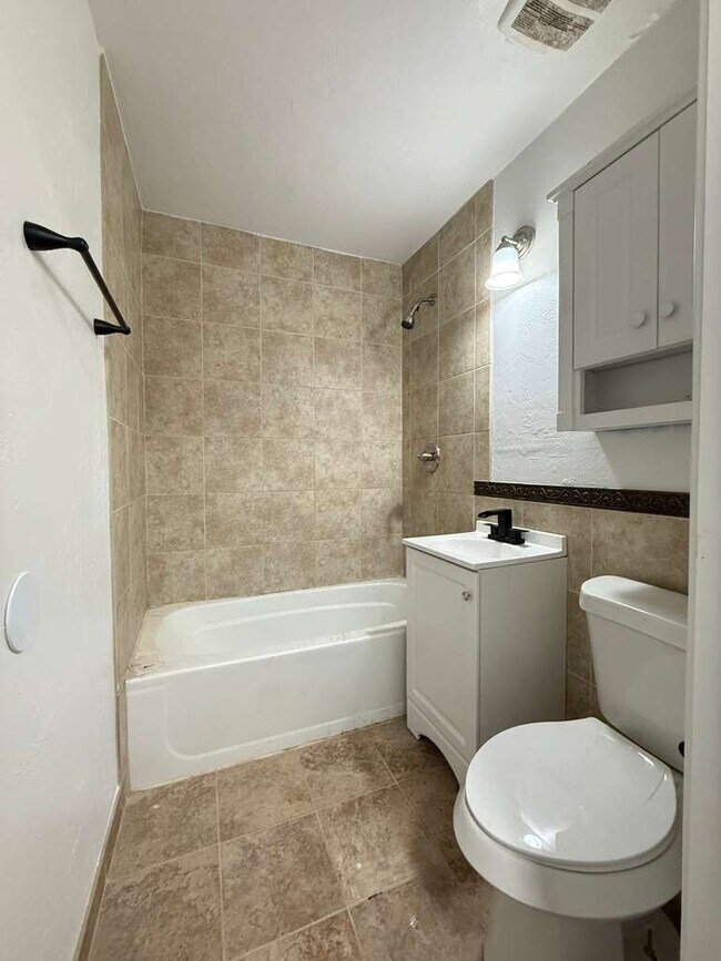 Building Photo - 124 E Northrup Dr