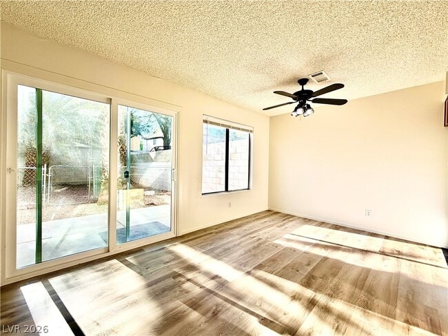 Building Photo - 2063 Waverly Cir