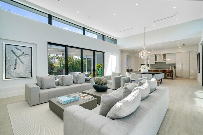 Building Photo - 4011 Bayview Dr