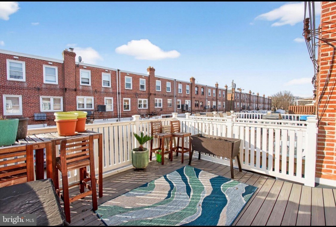 Building Photo - 304 Pine St