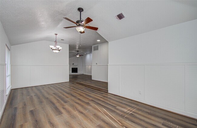 Building Photo - 5010 Village Springs Dr