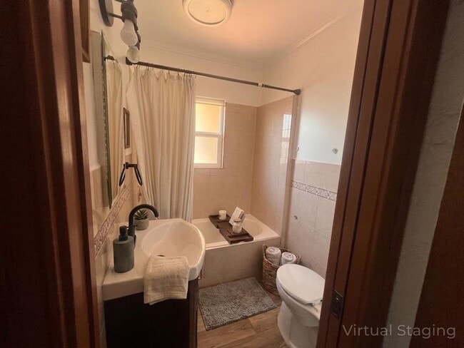 Building Photo - Charming 3 Bedroom 2 Bathroom, Long Beach Home for Lease!