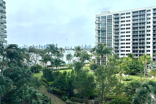 Building Photo - 1500 Bay Rd