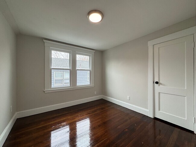 Building Photo - 47-49 Mead St