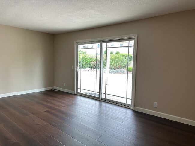 Building Photo - 1393 Scotch Cir