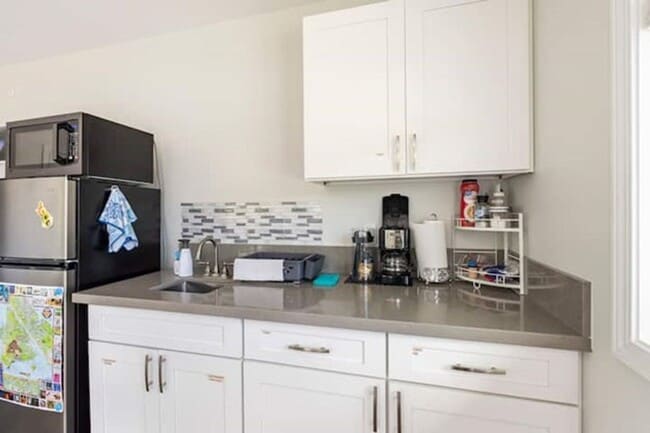 Building Photo - Fully Furnished Studio in Hawaiian Paradise Park- Pets OK!!