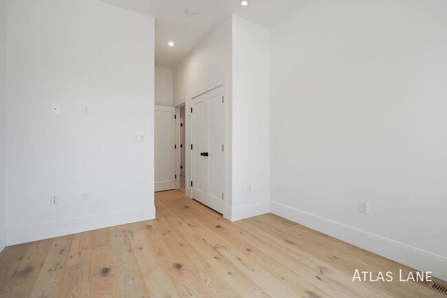 Building Photo - Professionally Managed// 3 bedroom 3 bathr...
