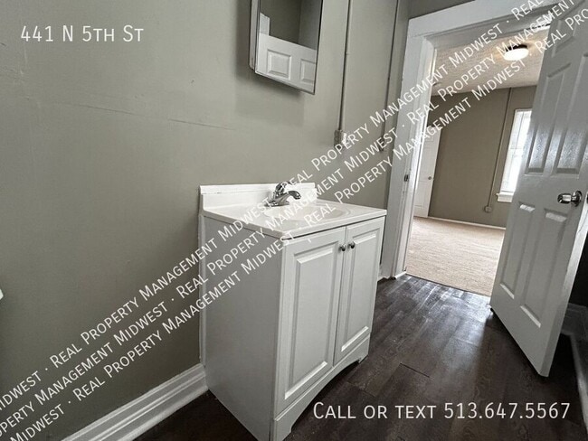 Building Photo - 441 N 5th St