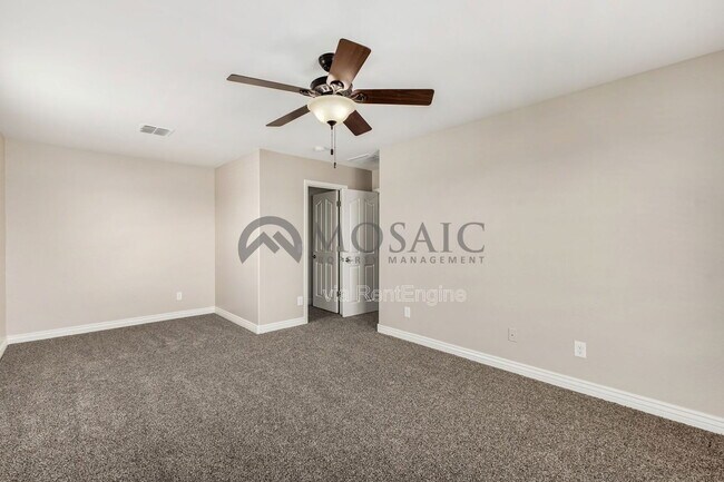 Building Photo - 2464 E Hazeltine Way