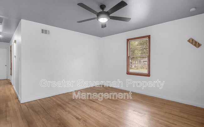 Building Photo - 1401 E 33rd St
