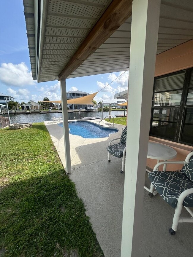 Building Photo - DIRECT GULF ACCESS 2/2 FOR RENT