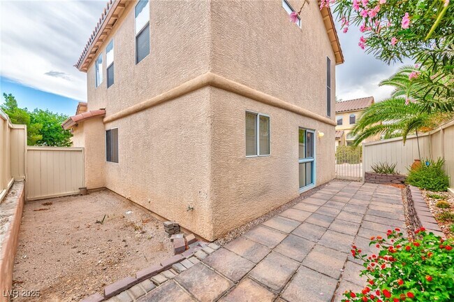 Building Photo - 3945 Bayamon St