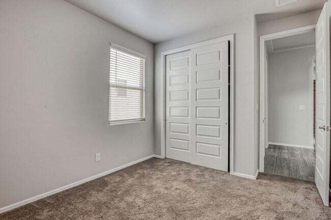 Building Photo - Beautiful East side House