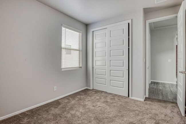 Building Photo - FIRST RENT MONTH FREE